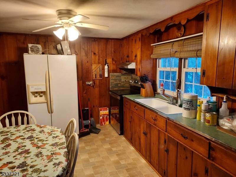 Hardyston Twp., NJ 07460,29 Lake Shore Rd WEST