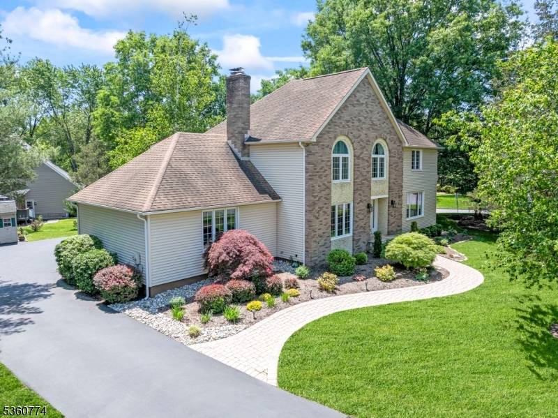 Clinton Twp., NJ 08801,2 Guildford Court