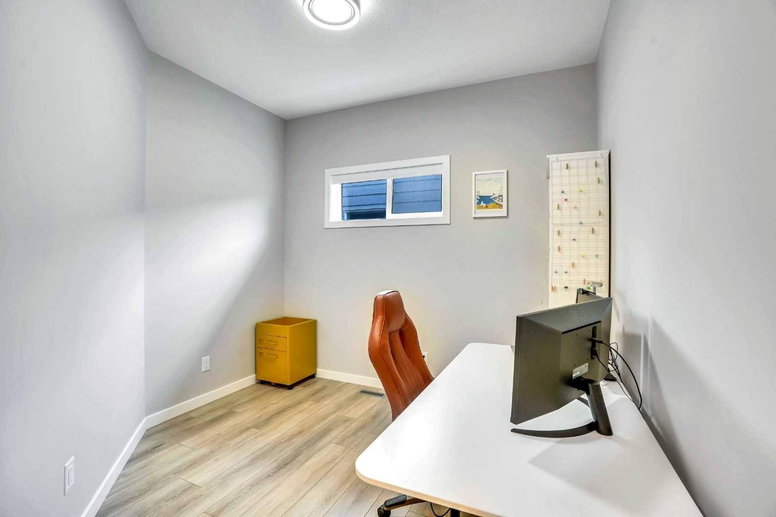 Calgary, AB T3M2Z9,217 Magnolia Heath SE