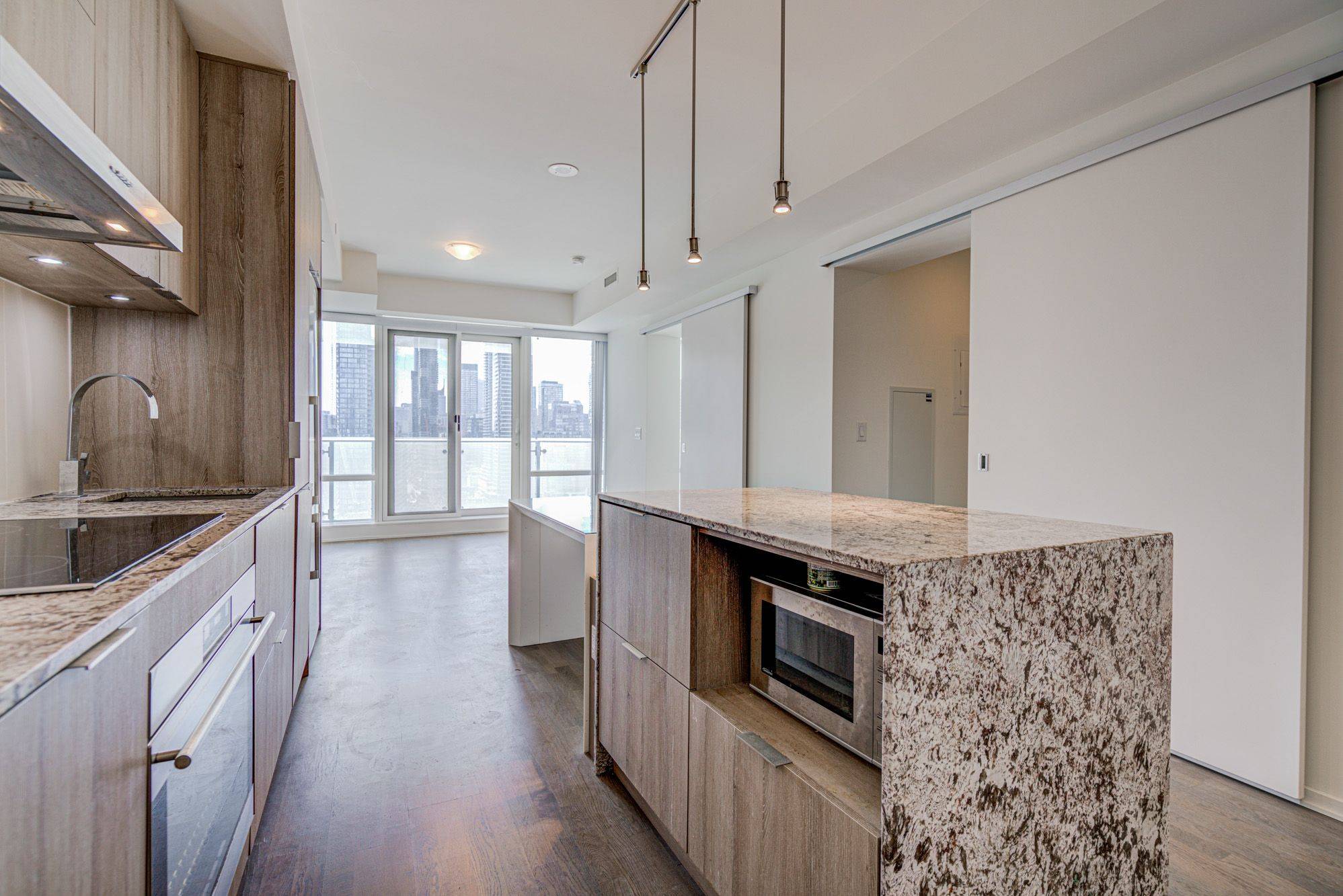 Toronto C08, ON M4W 1A9,1 Bloor ST E #1406
