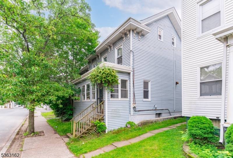 Rahway City, NJ 07065,592 W Grand Ave
