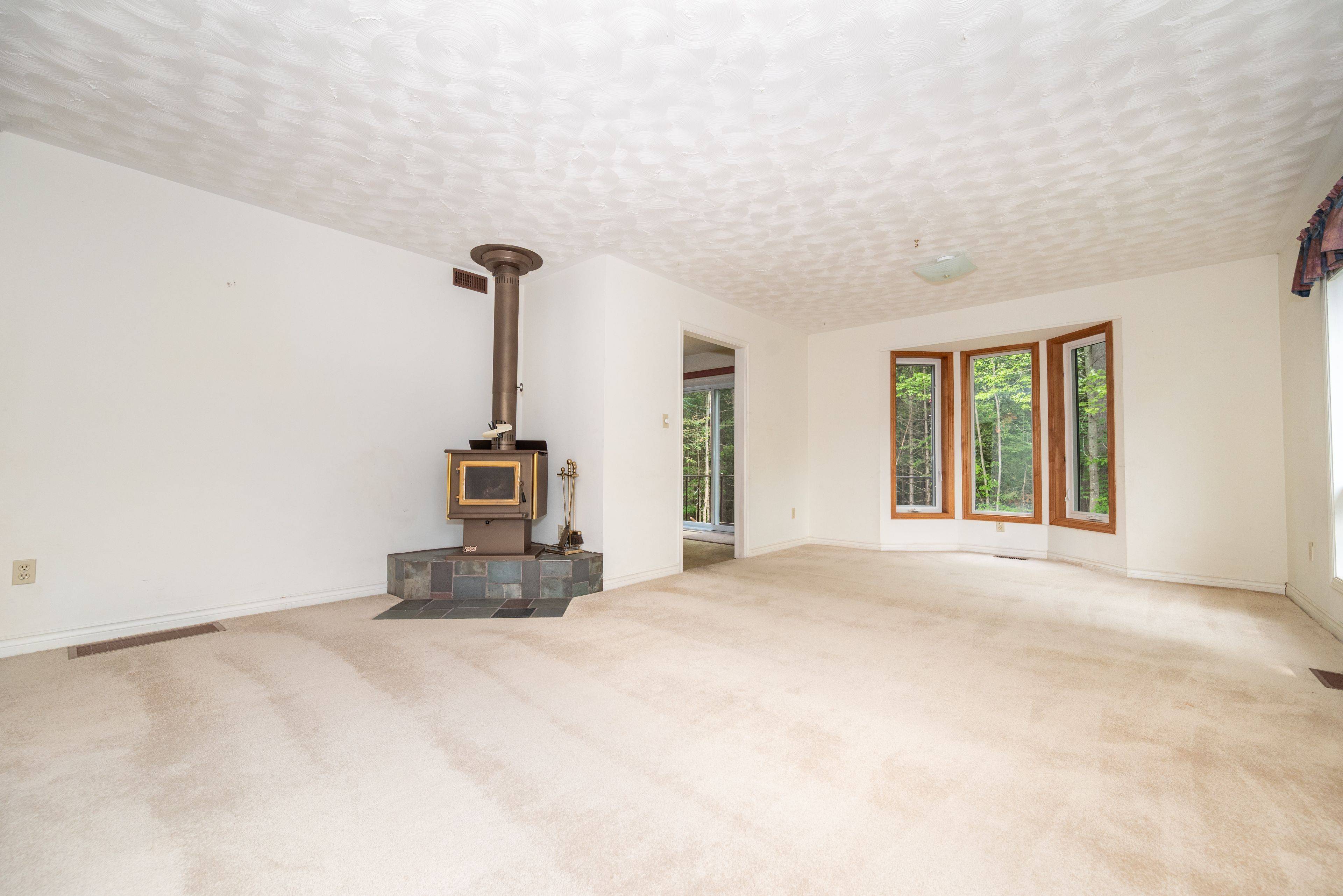 Deep River, ON K0J 1P0,11 Banting DR