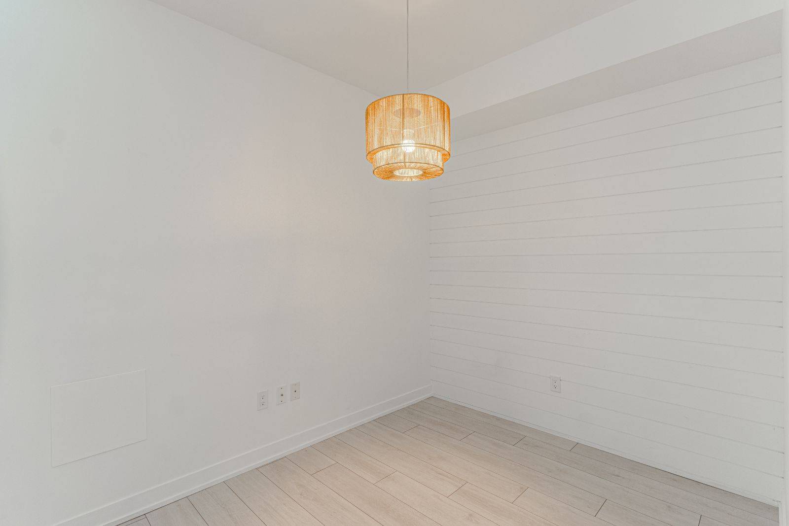 Toronto C06, ON M3H 0C8,31 Tippett RD #460