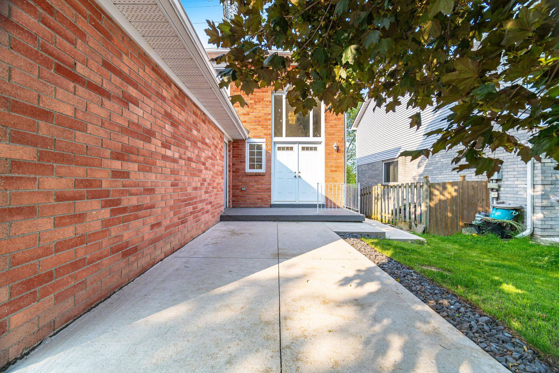 Burlington, ON L7S 2C5,1294 Hammond ST