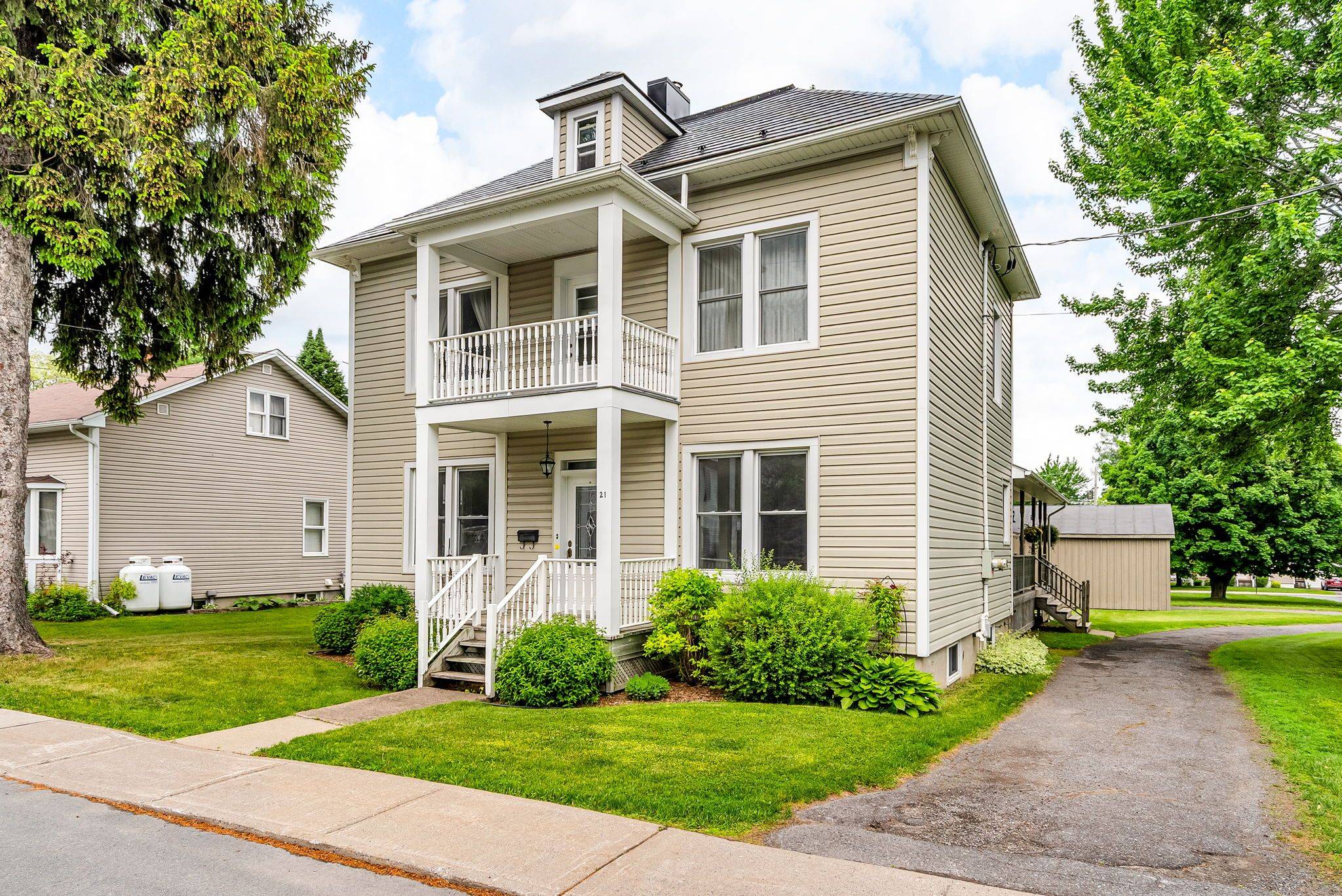 North Glengarry, ON K0C 1T0,21 Peter ST