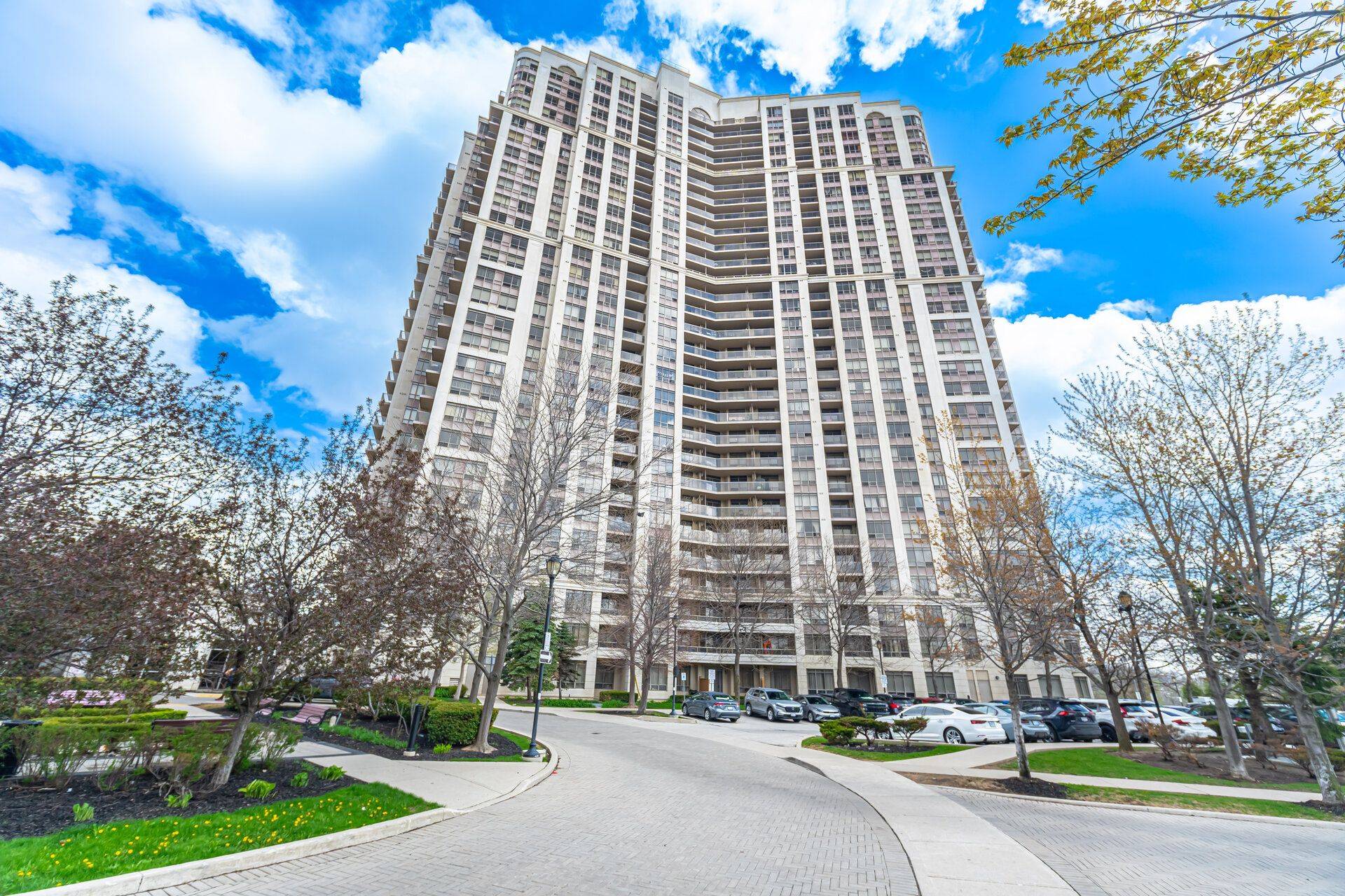 Toronto W10, ON M9W 7J4,700 Humberwood BLVD #1728