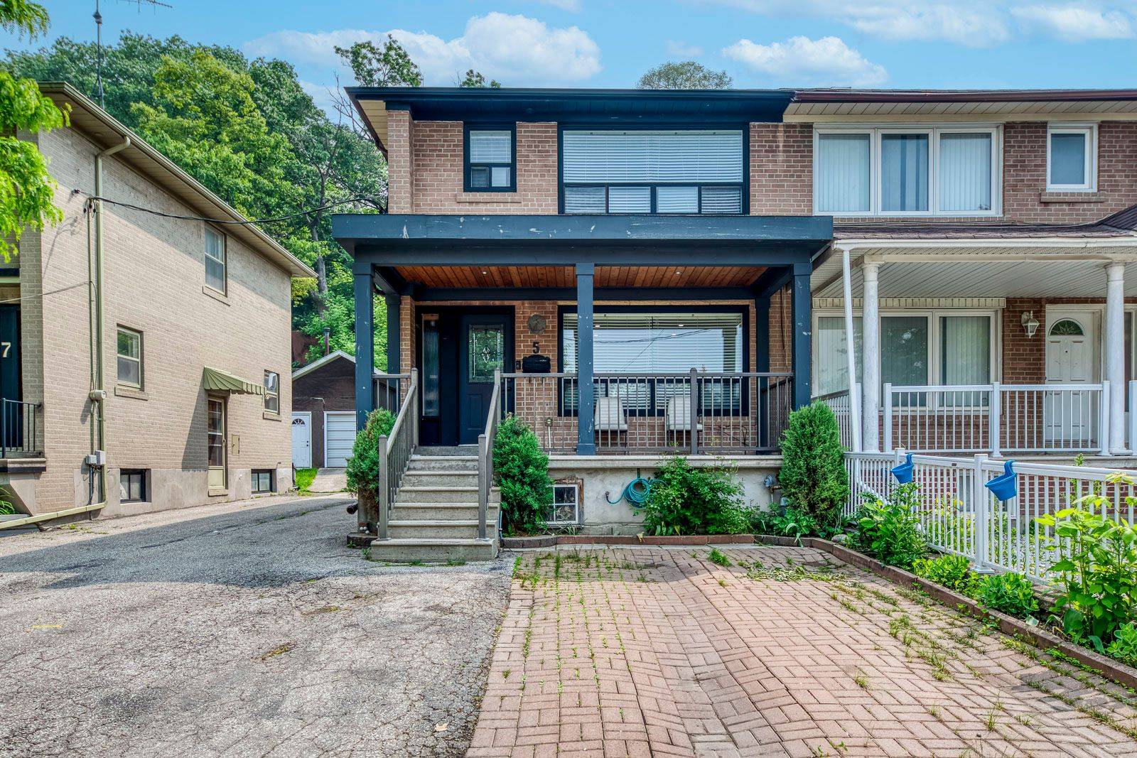 Toronto W03, ON M6N 3Y1,5 Hilldale RD