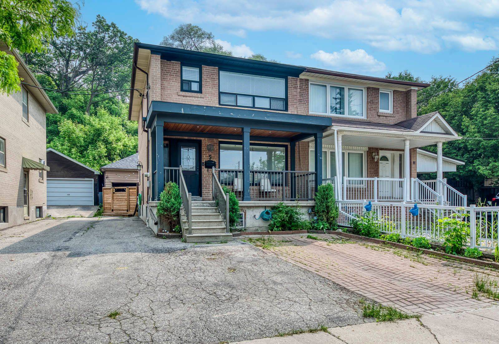 Toronto W03, ON M6N 3Y1,5 Hilldale RD