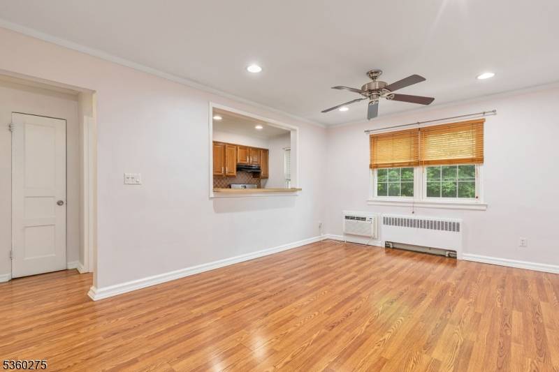 Cranford Twp., NJ 07016,10 Parkway Vlg #10 E