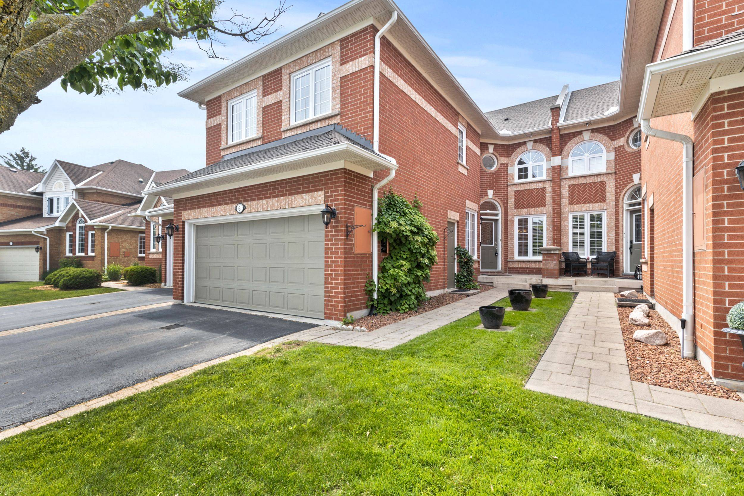 Burlington, ON L7M 4E1,2145 Country Club DR #6