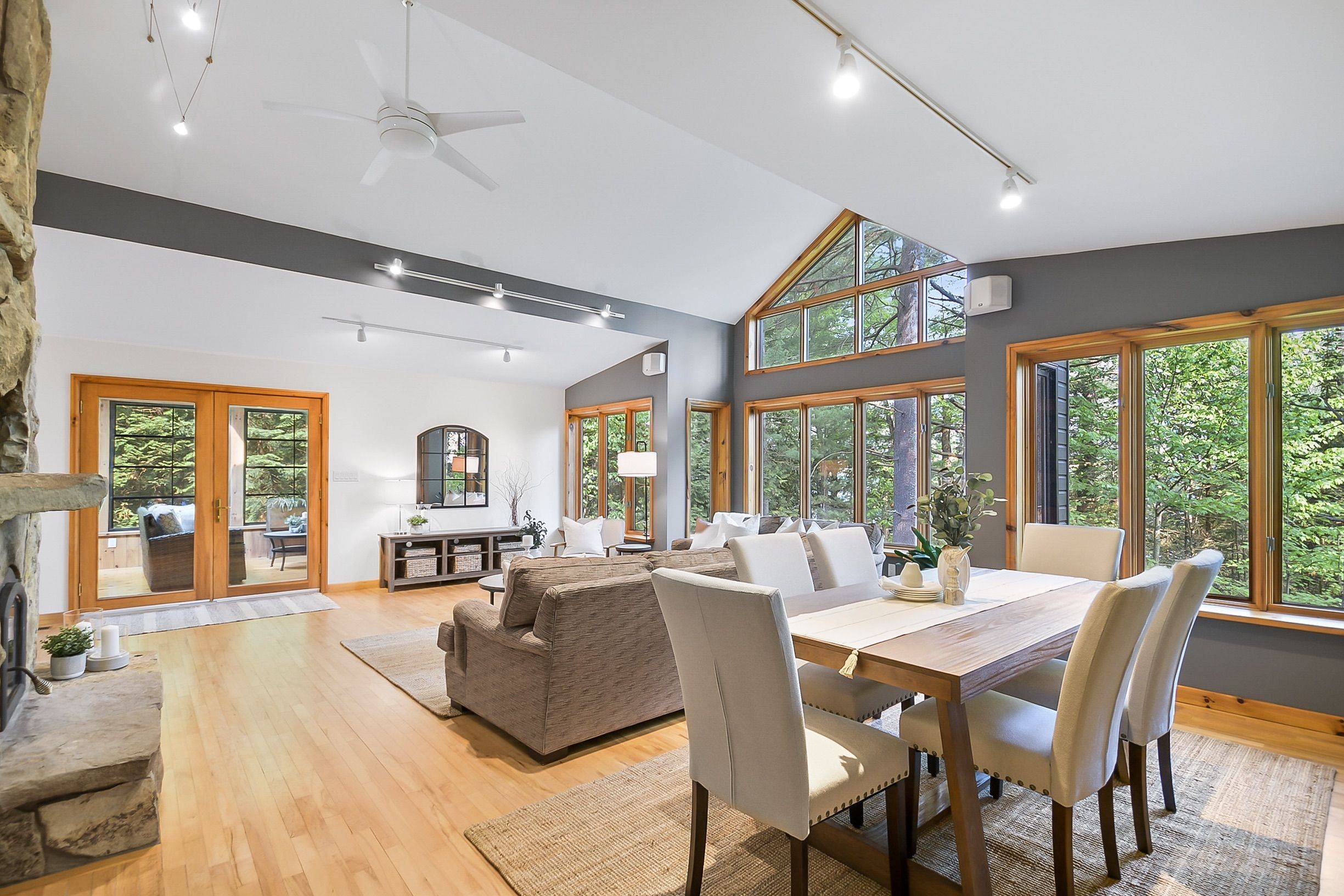 Lake Of Bays, ON P0B 1A0,1109 Glenmount RD