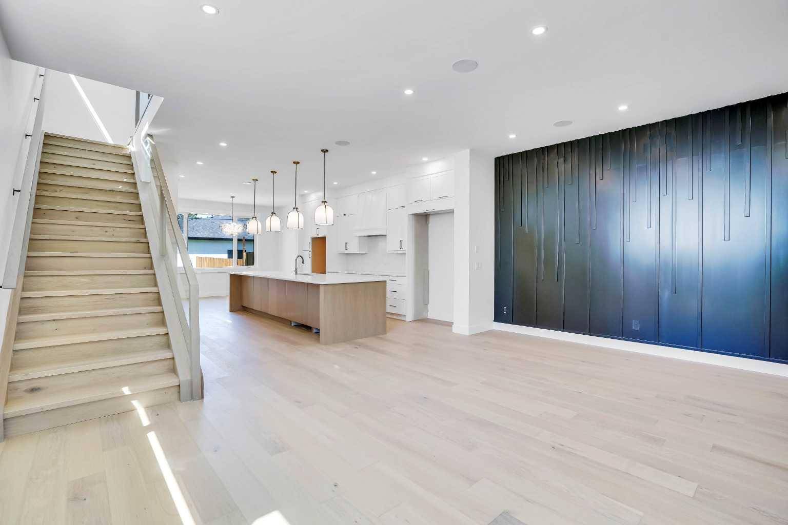 Calgary, AB T3E2K7,2823 29 ST SW