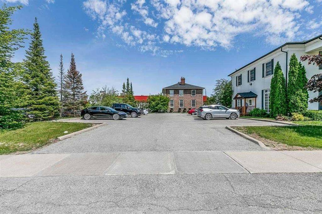 Newmarket, ON L3X 2H5,83 Dawson Manor BLVD