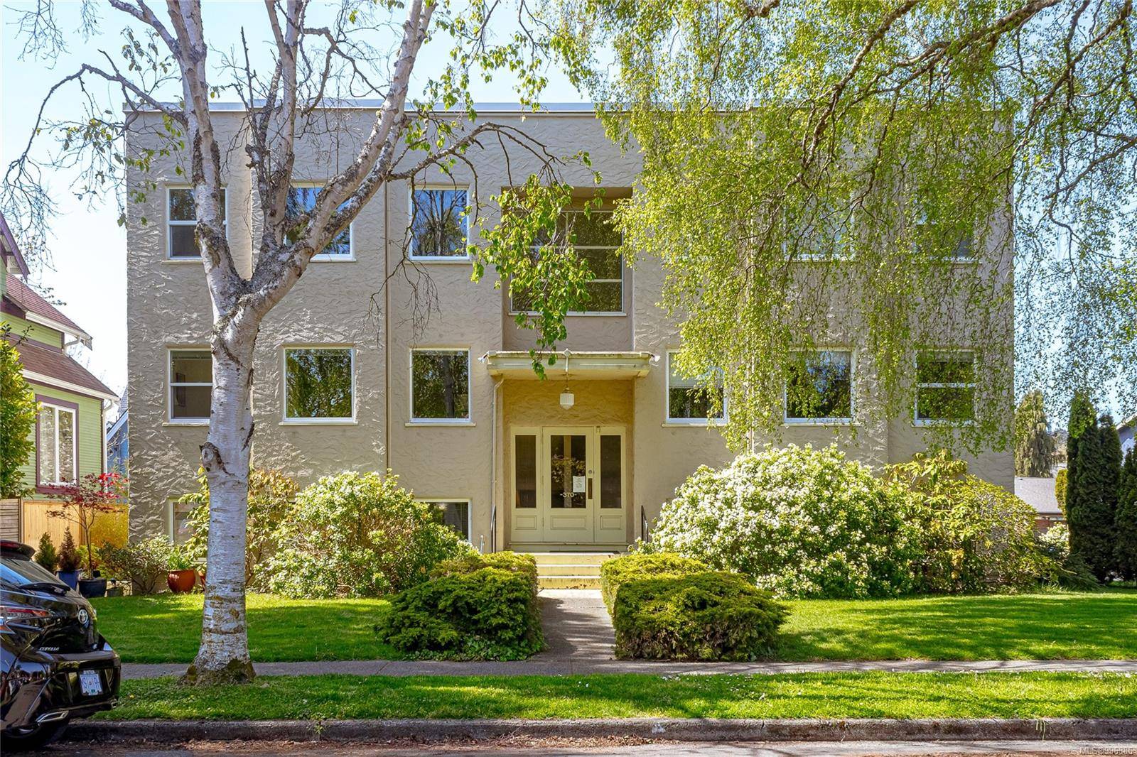 Victoria, BC V8S 3Y1,370 Richmond Ave