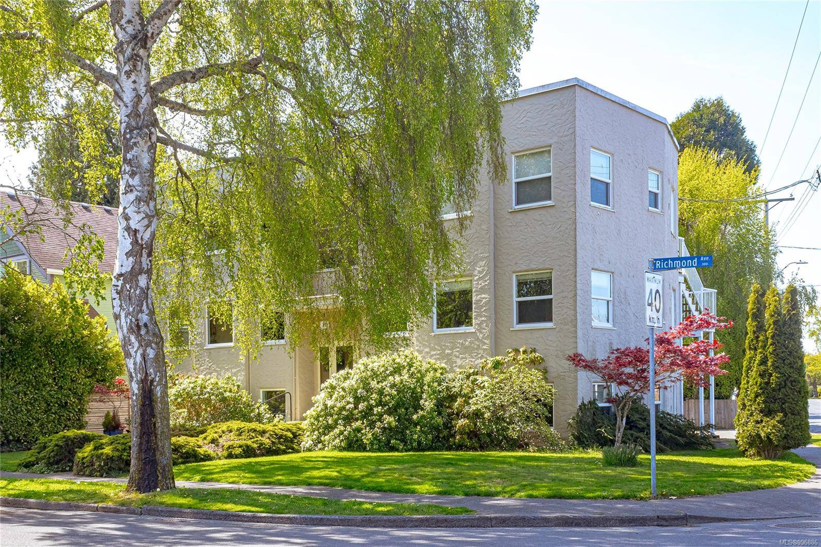 Victoria, BC V8S 3Y1,370 Richmond Ave
