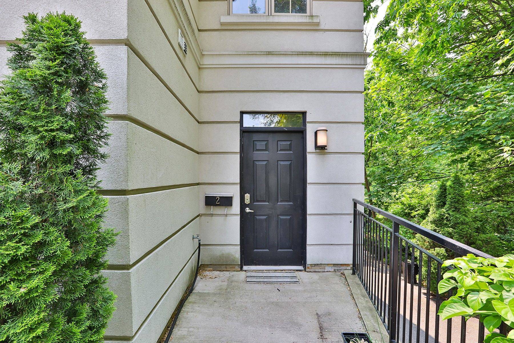 Toronto C04, ON M5M 1G9,237 Douglas AVE #2