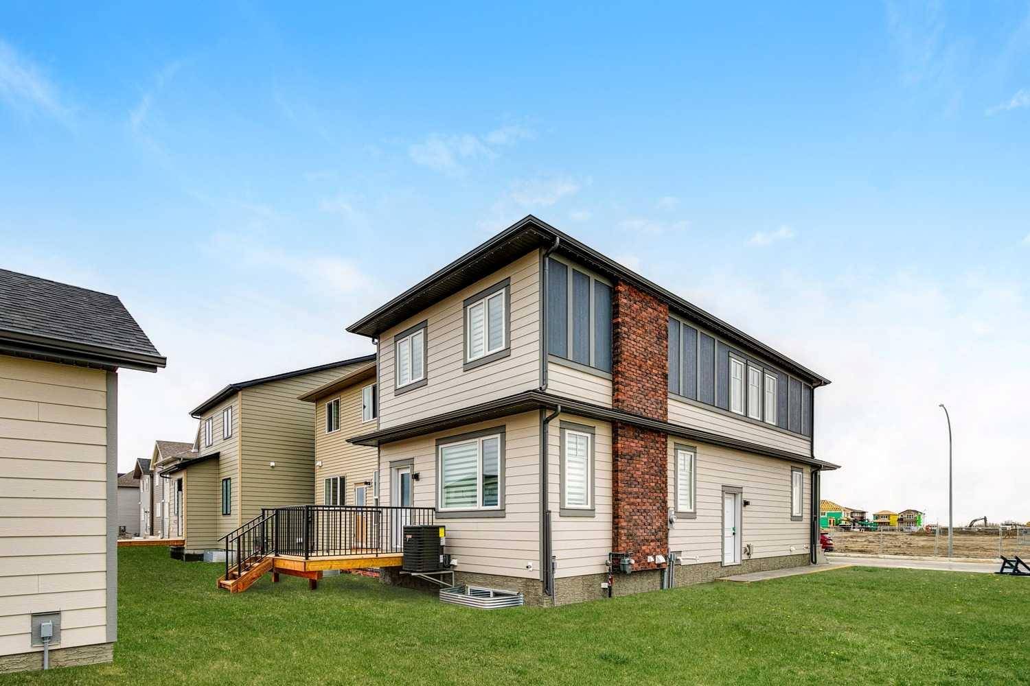 Calgary, AB T2A 7M5,215 Belvedere CRES SE