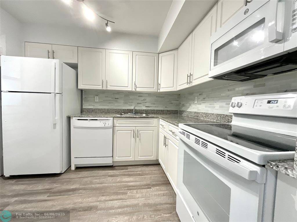Miami, FL 33156,9357 SW 77 Ave  #95-1038