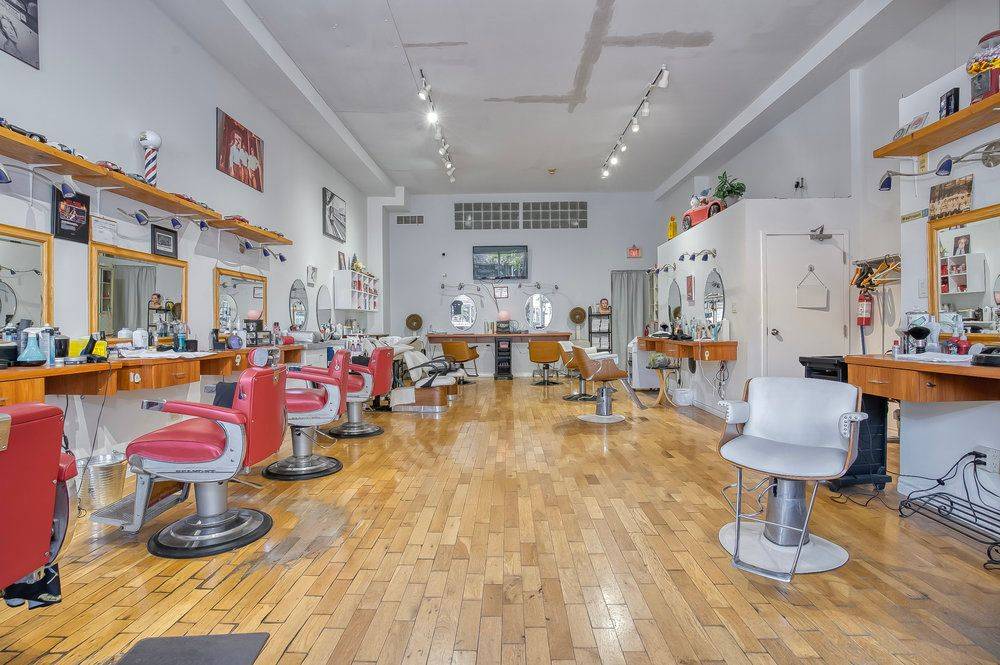 Toronto W02, ON M6P 1Z1,2909 Dundas ST W