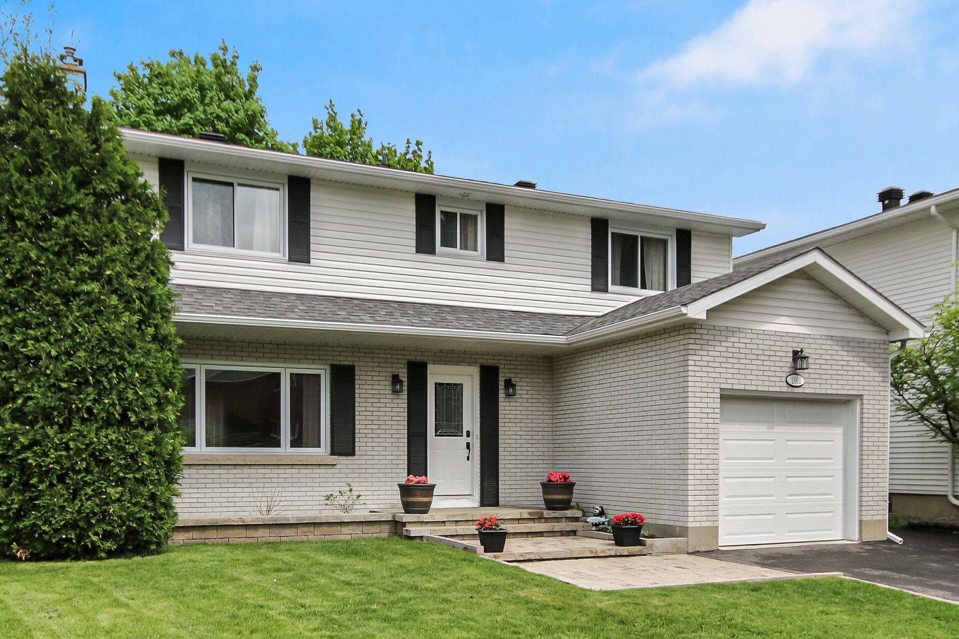 Carlingwood - Westboro And Area, ON K2A 3L4,2001 Neepawa AVE