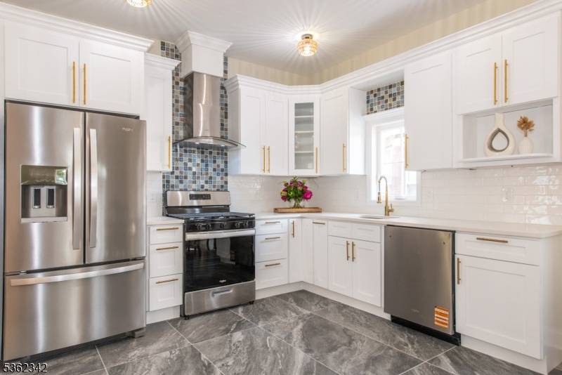 Newark City, NJ 07104,124 Montclair Ave #1