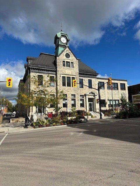 Renfrew, ON K7V 1R3,249 Raglan ST S