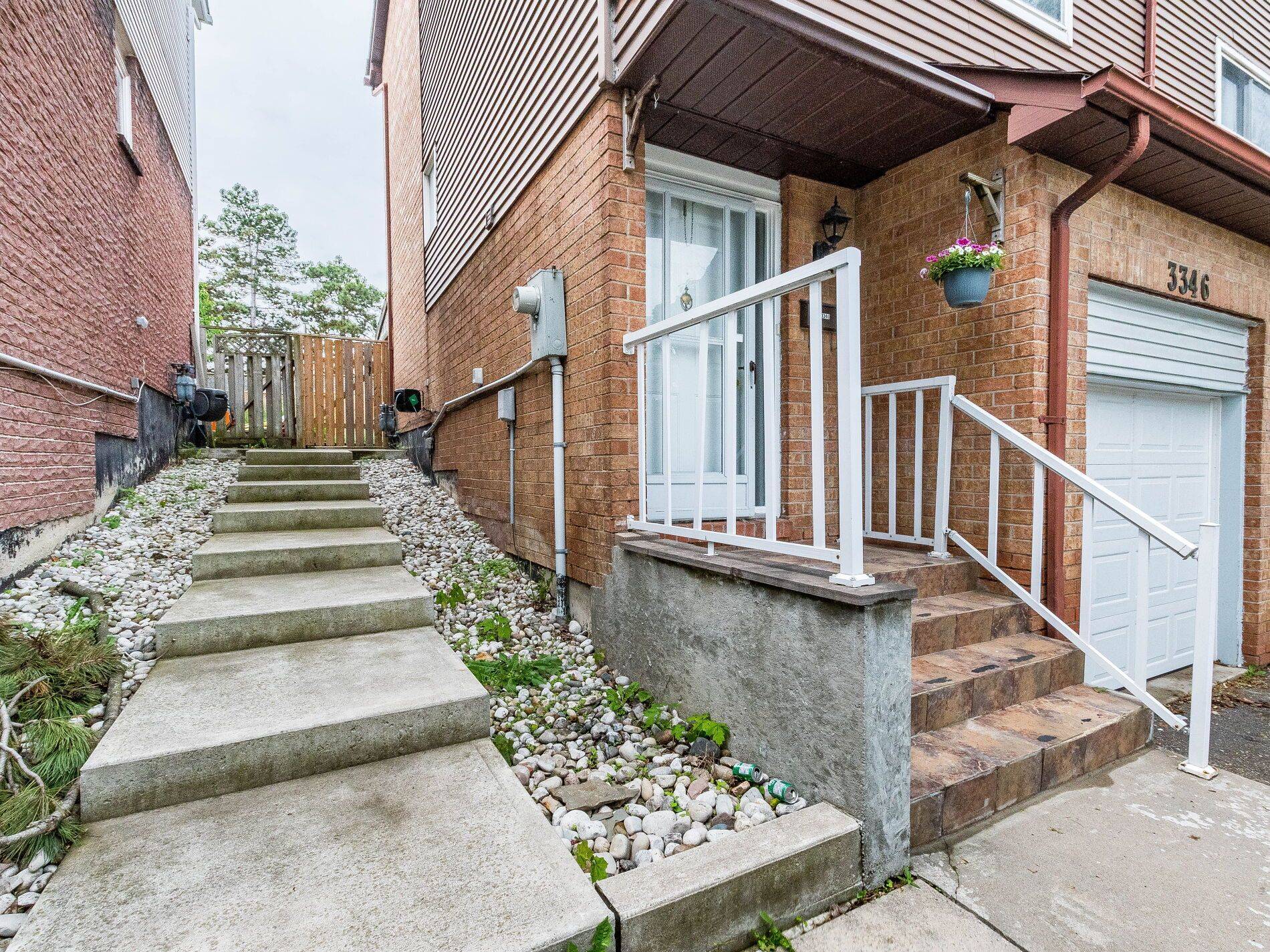Mississauga, ON L5A 4B7,3346 Burdock PL