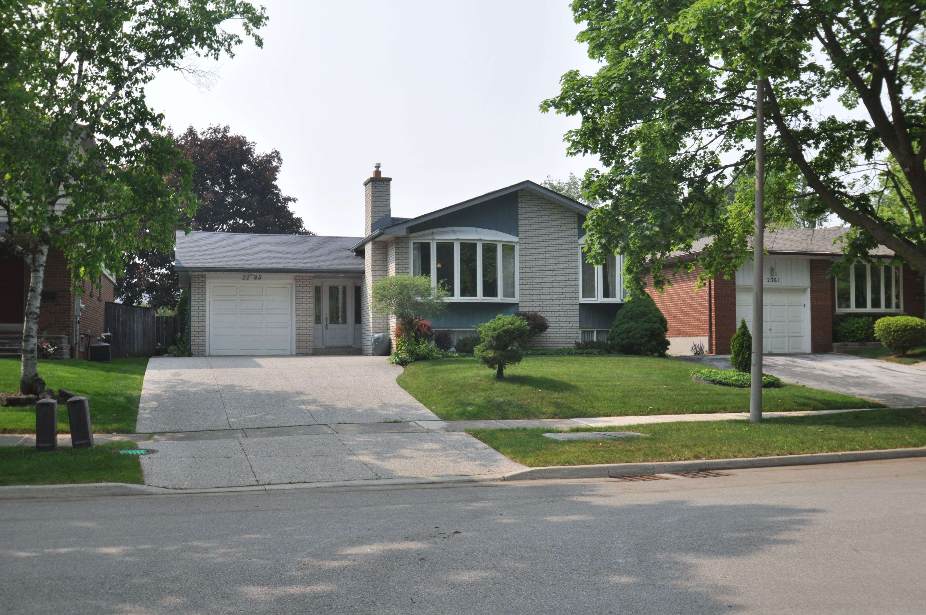 Oakville, ON L6L 2T4,2285 Wyandotte DR