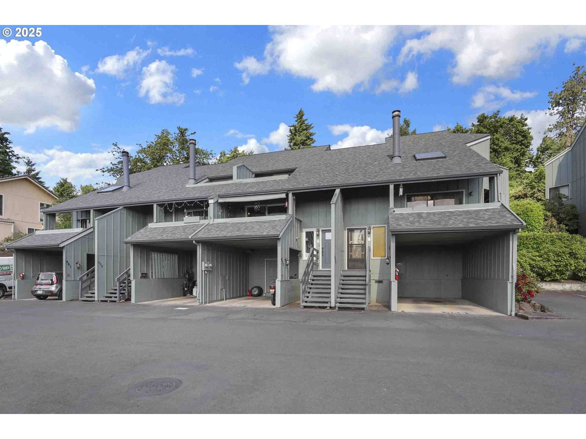 Springfield, OR 97477,957 PRESCOTT LN