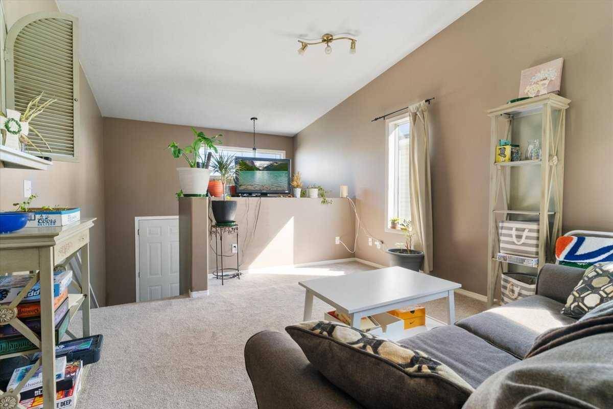 Grande Prairie, AB T8W 2T6,10713 72 AVE