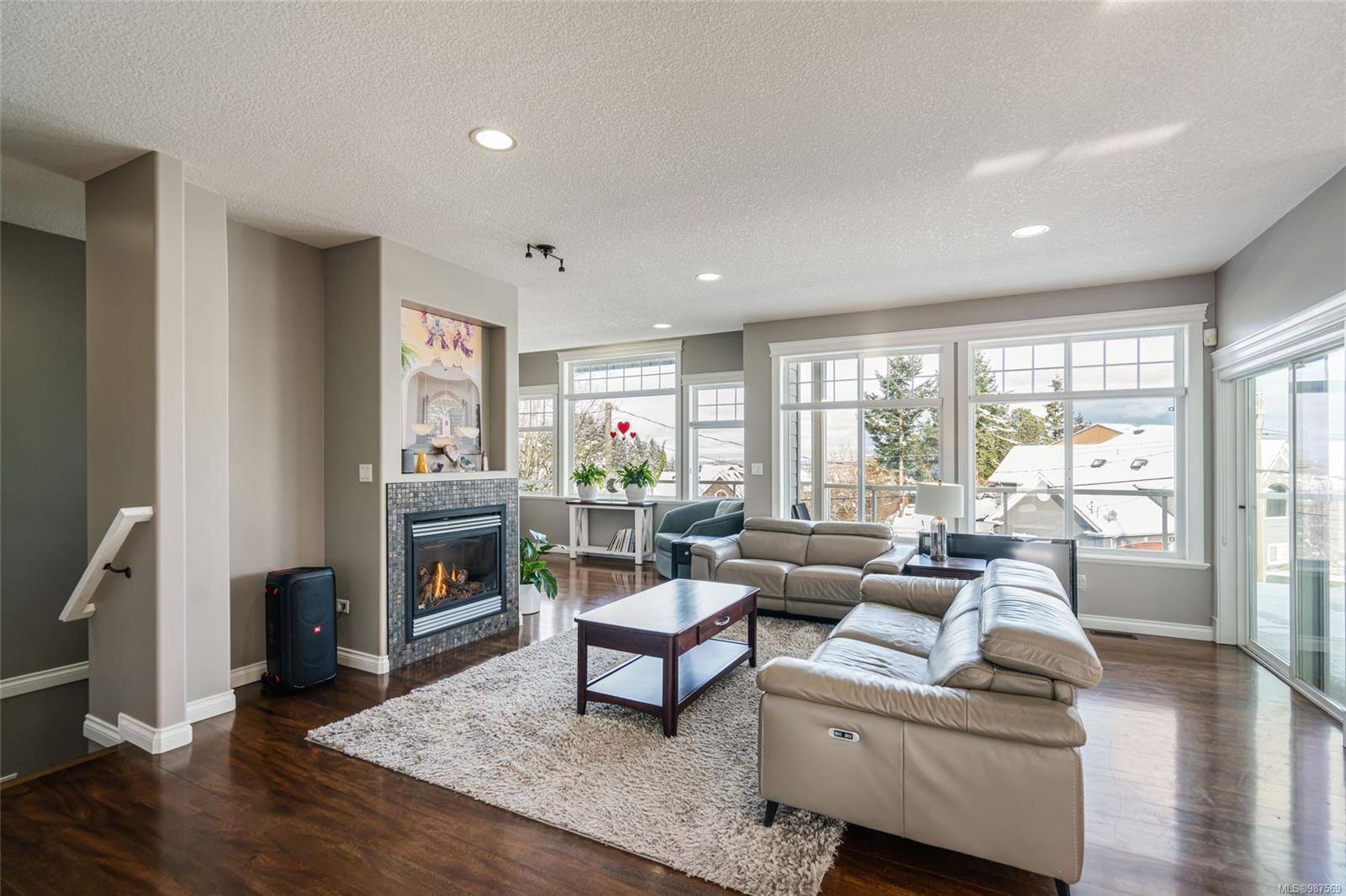 Nanaimo, BC V9R 6A4,1107 College Dr