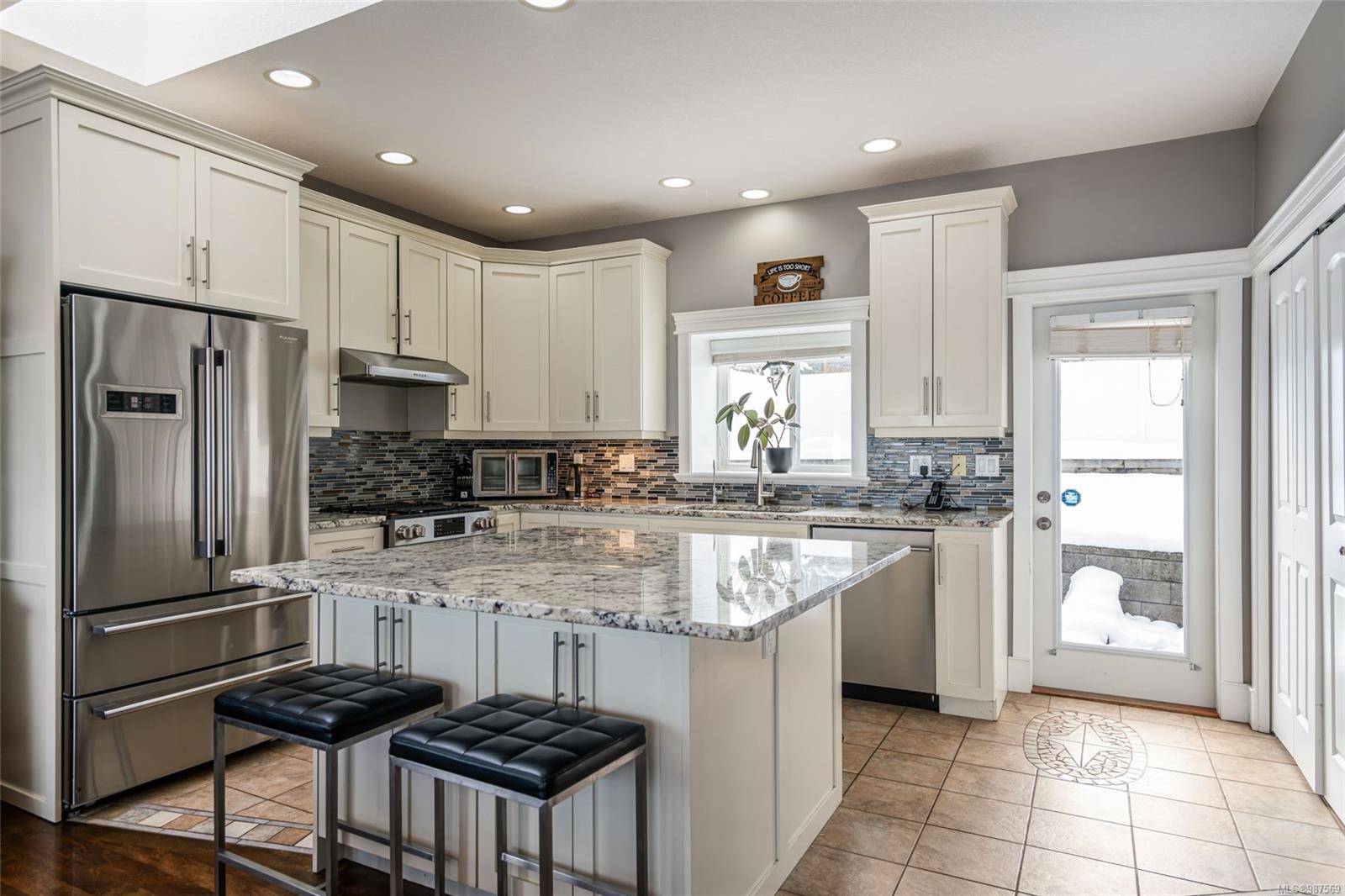 Nanaimo, BC V9R 6A4,1107 College Dr