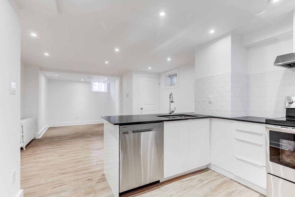 Toronto C02, ON M6G 3B5,229 Christie ST #Unit #1