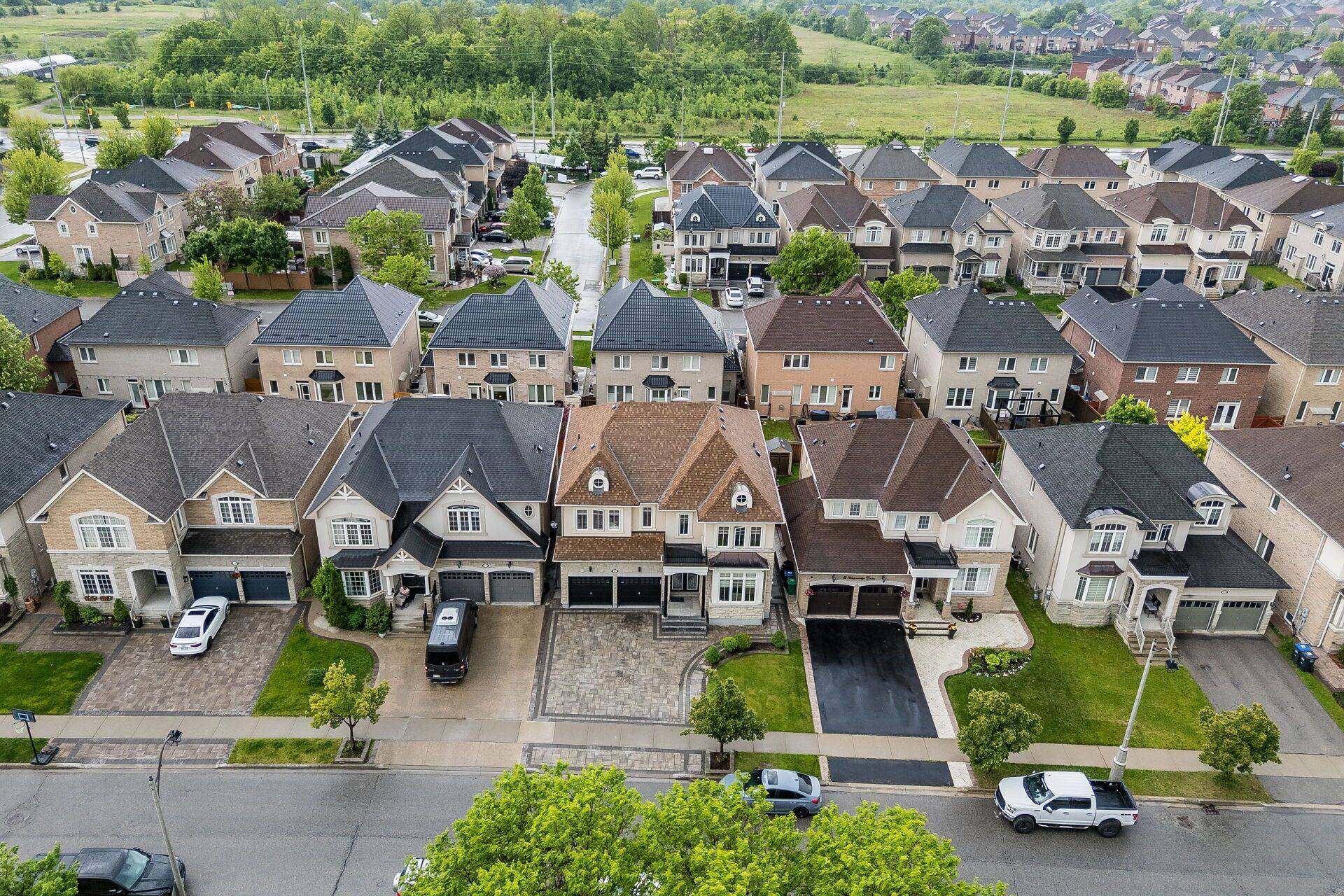 Brampton, ON L6P 2T6,12 Vintonridge DR