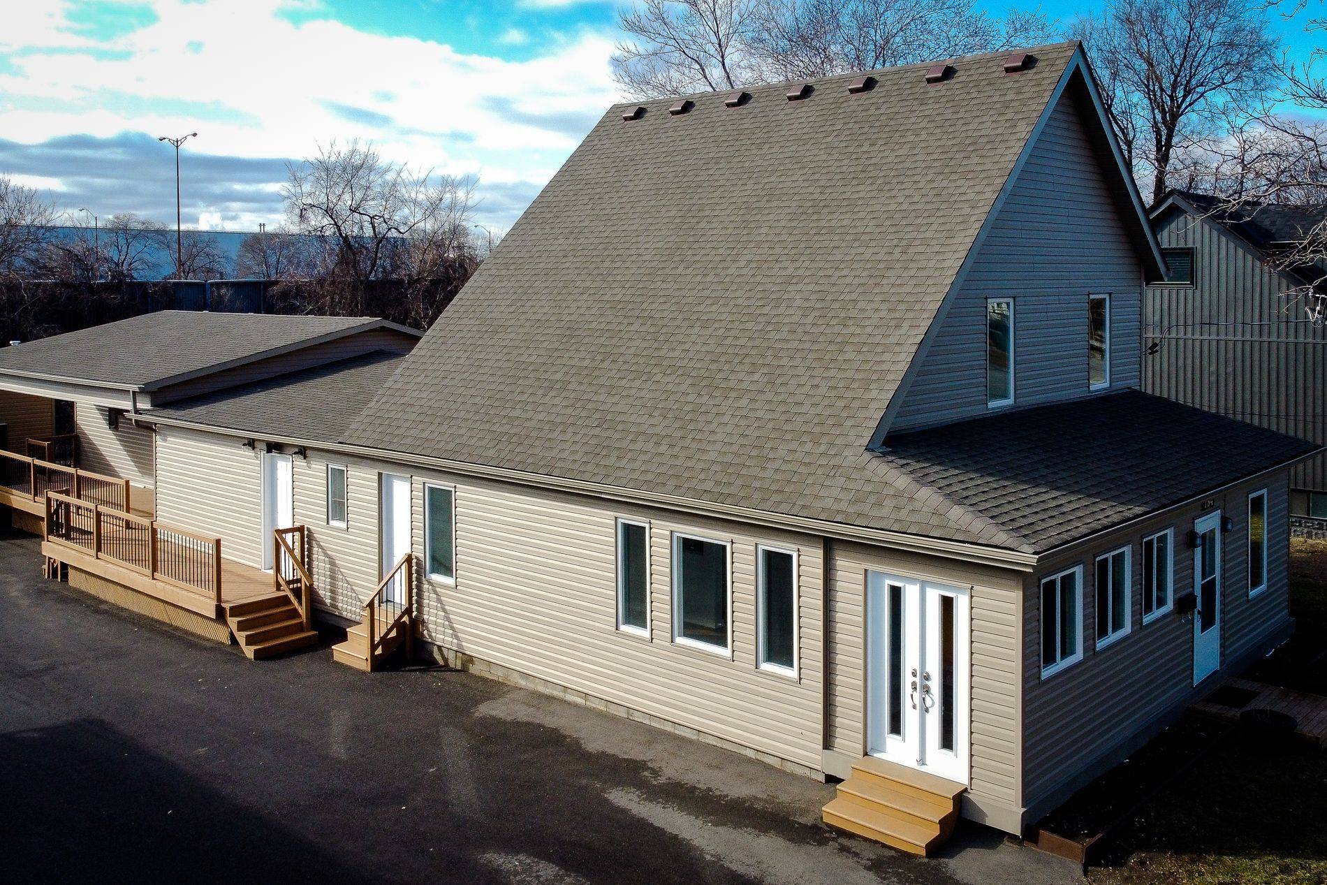 Hamilton, ON L8H 6V9,184 Beach BLVD