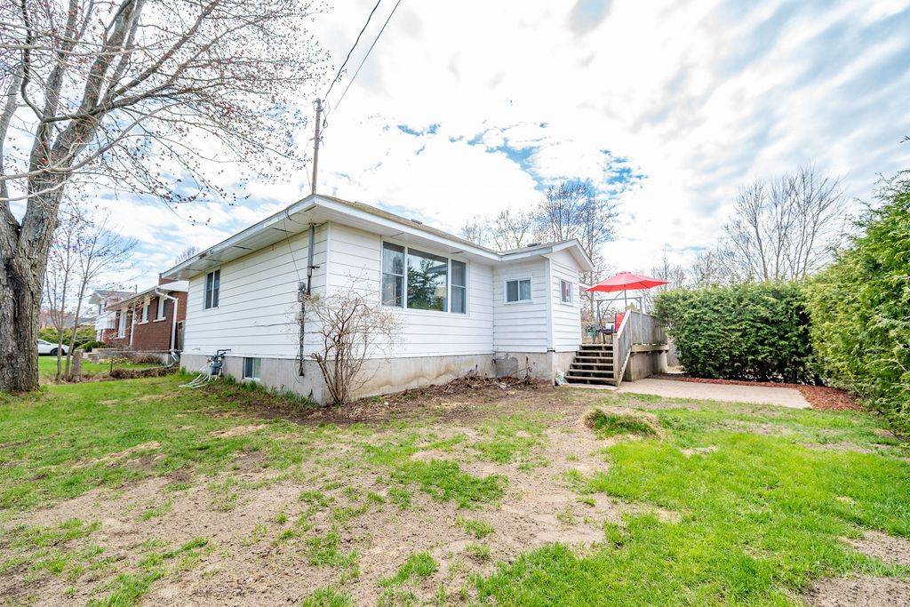 Petawawa, ON K8H 1V3,7 Laura ST