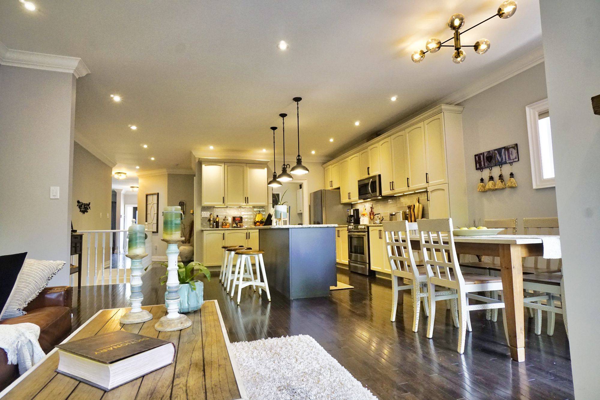 Barrie, ON L4M 0B8,71 Versailles CRES