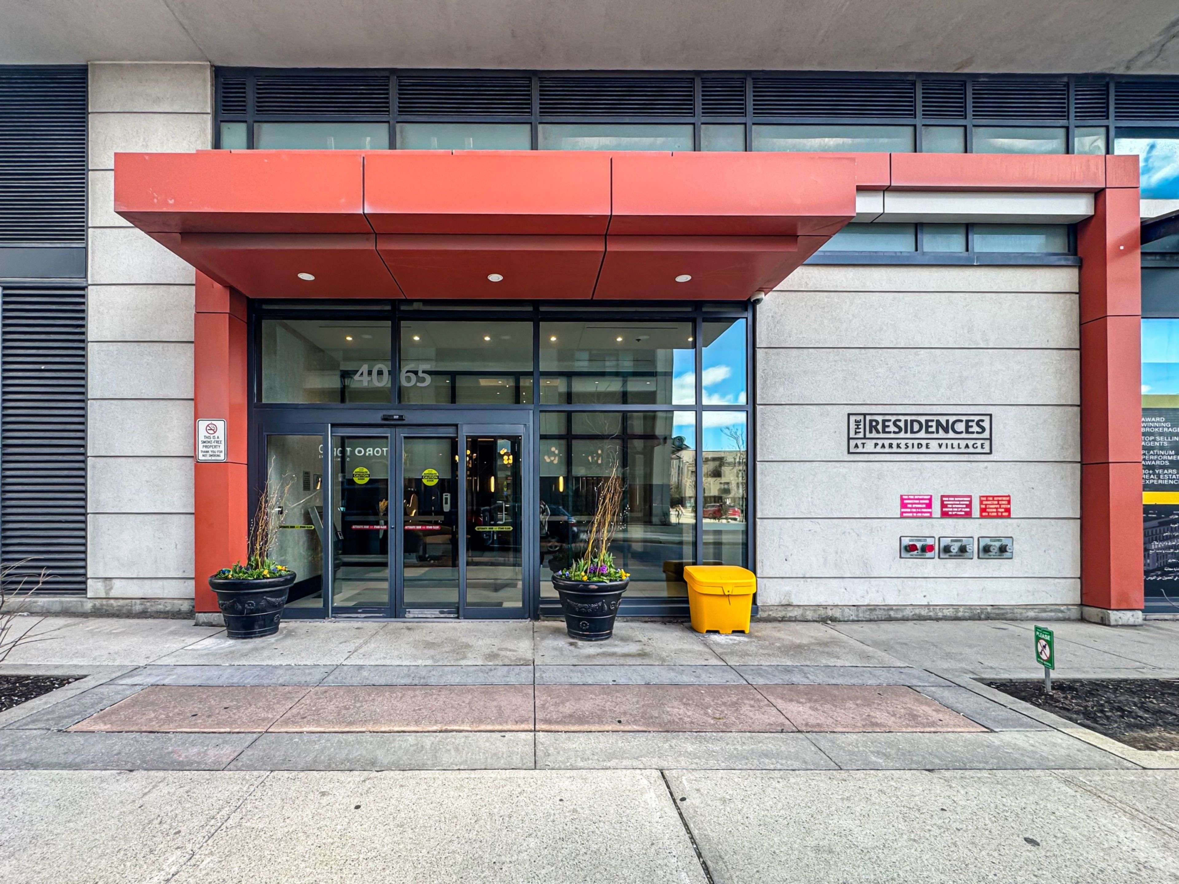 Mississauga, ON L5B 0G3,4065 Brickstone Mews #806