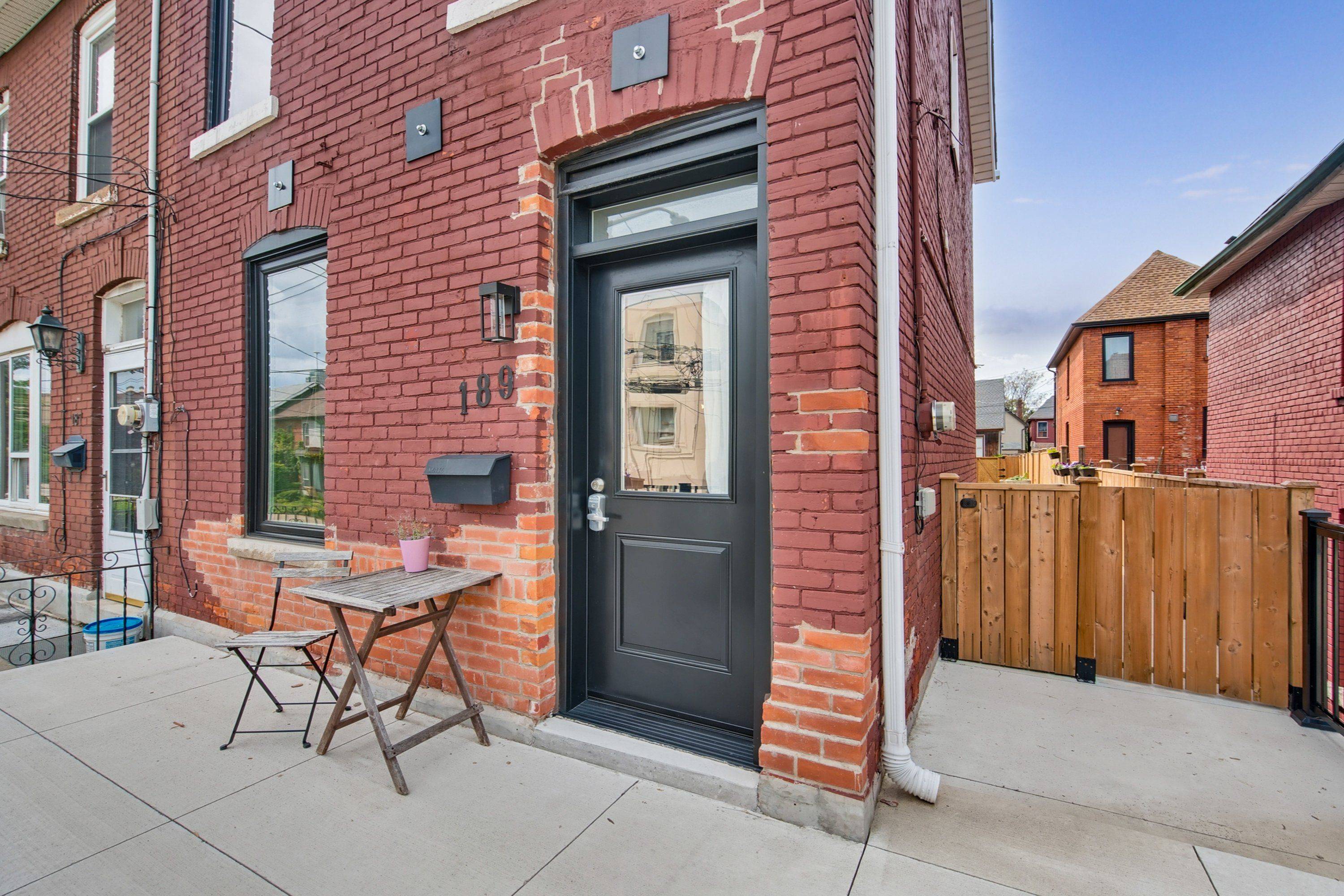 Hamilton, ON L8R 2W2,189 QUEEN ST N
