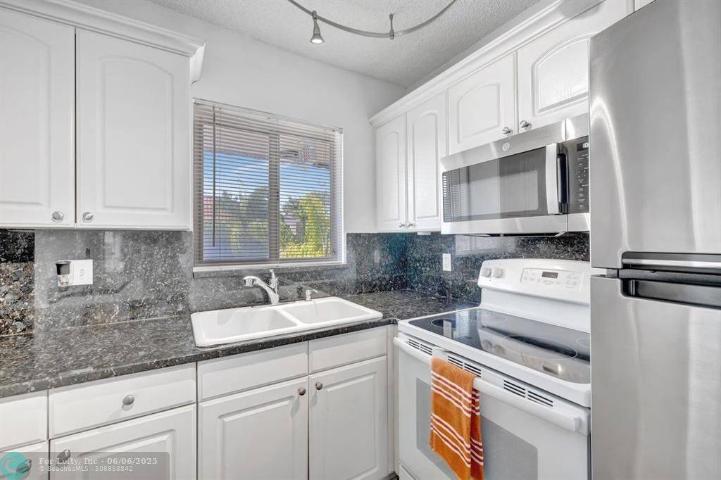 Wilton Manors, FL 33334,3030 NE 5th Ter  #8