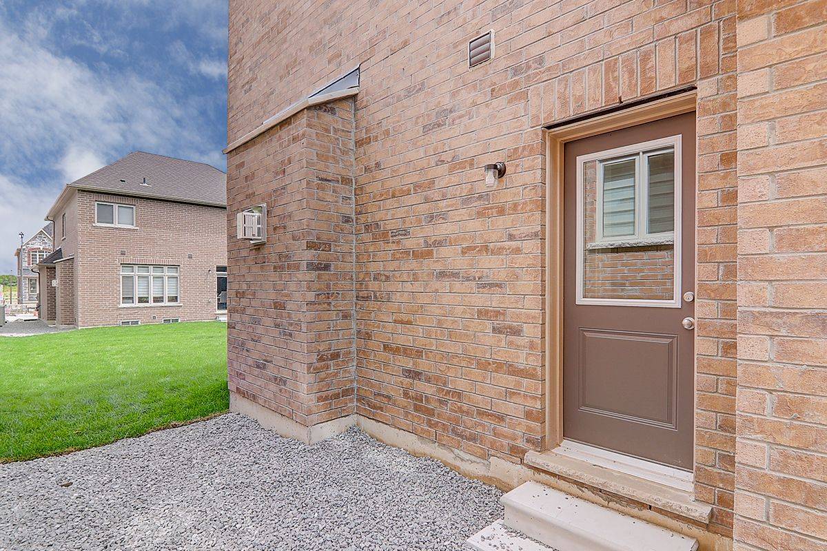 Georgina, ON L4P 0S5,40 Bostock DR