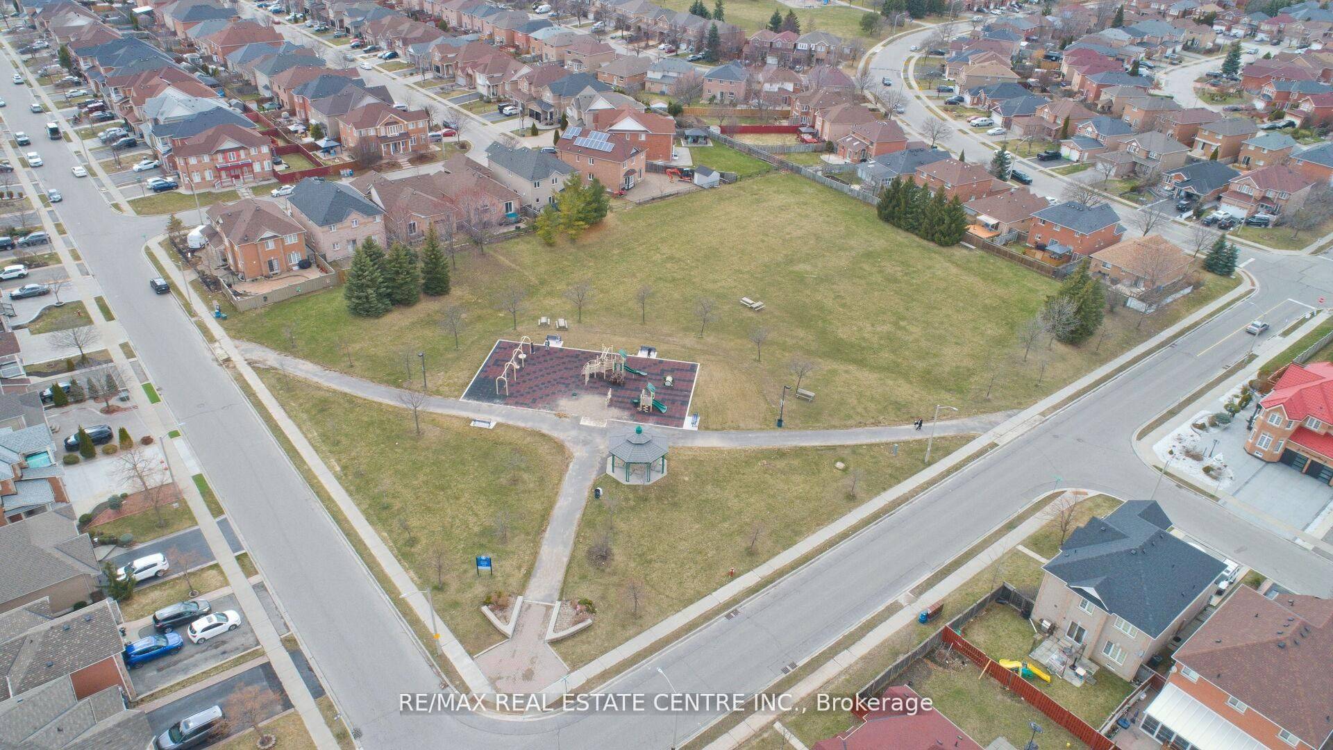 Brampton, ON L7A 3J8,32 Pappain CRES