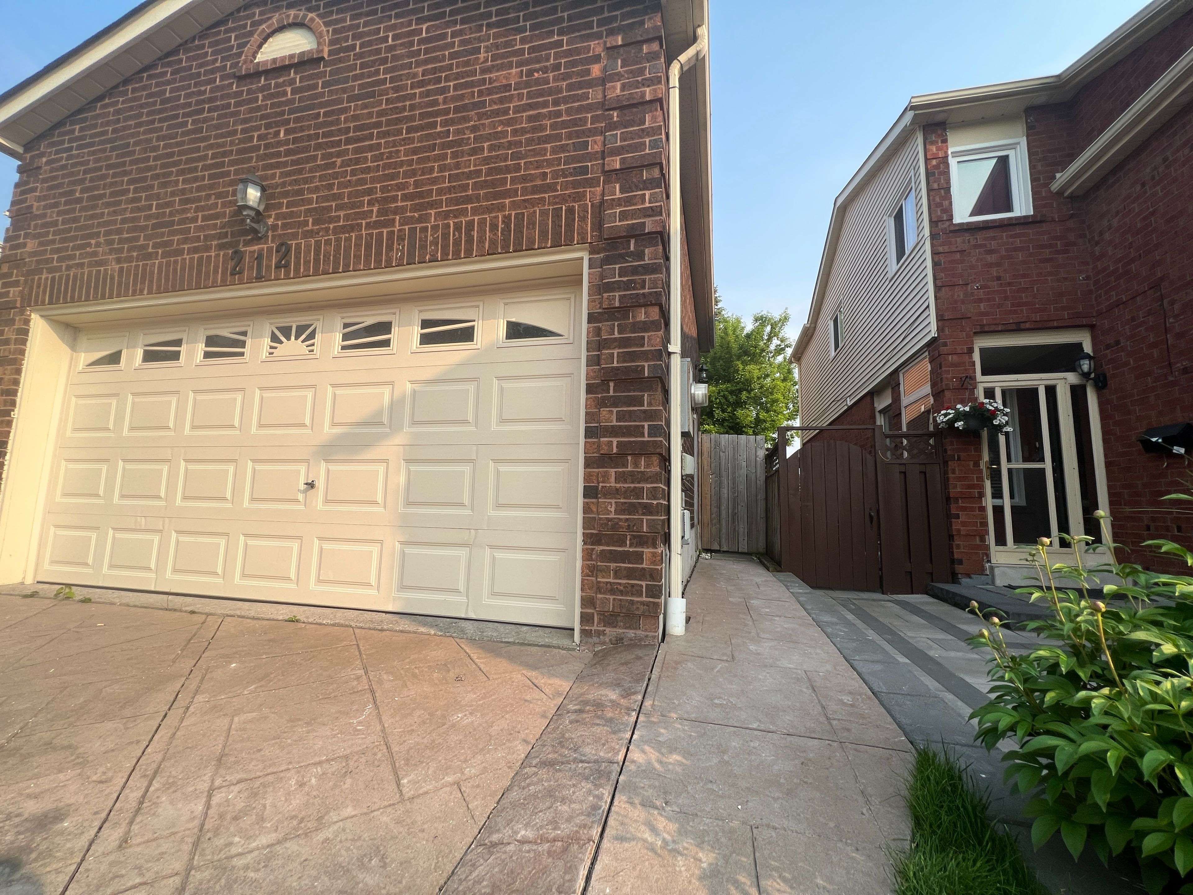 Whitby, ON L1N 7J7,212 Glen Hill DR #Lower