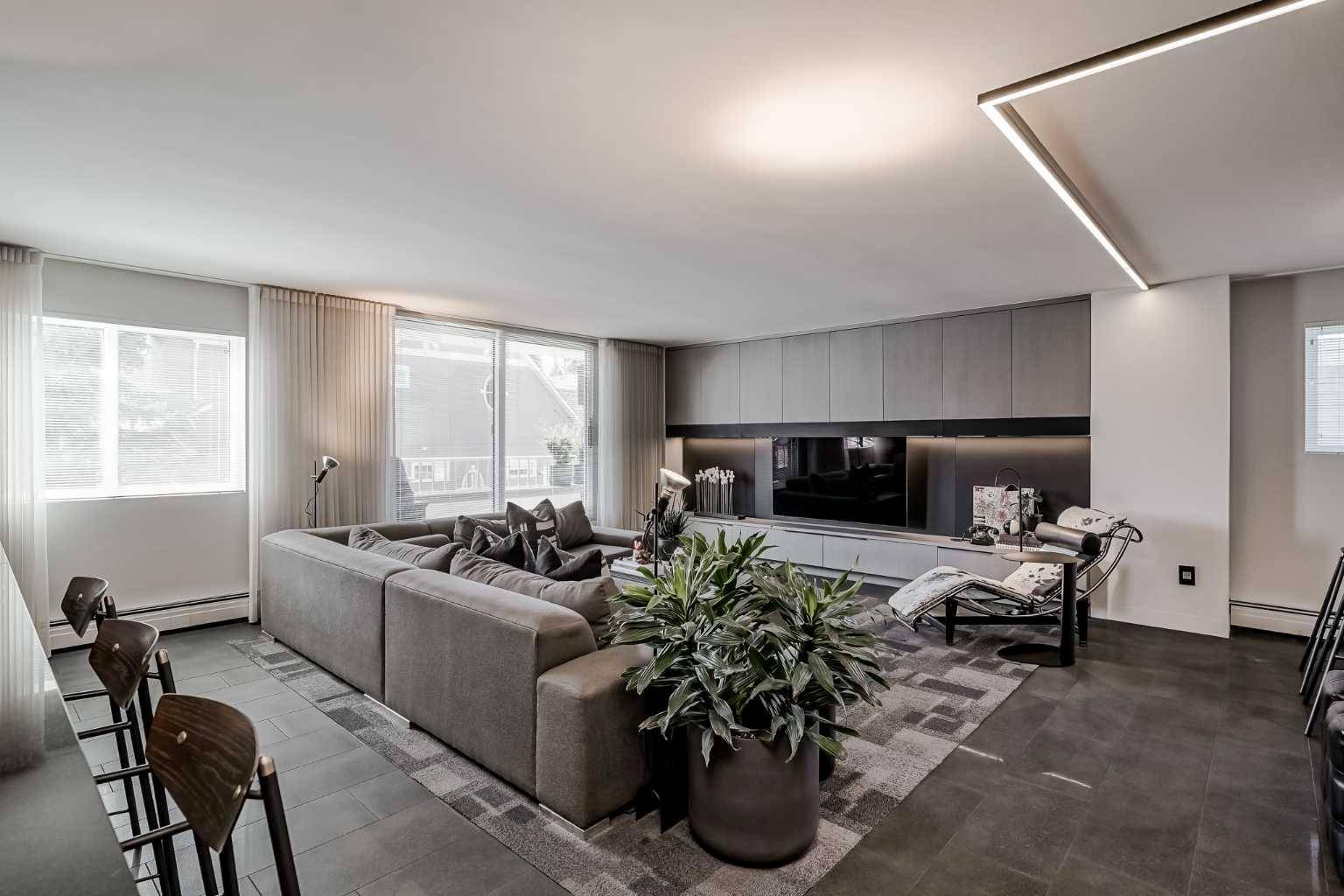 Calgary, AB T2S 0G2,629 Royal AVE SW #404