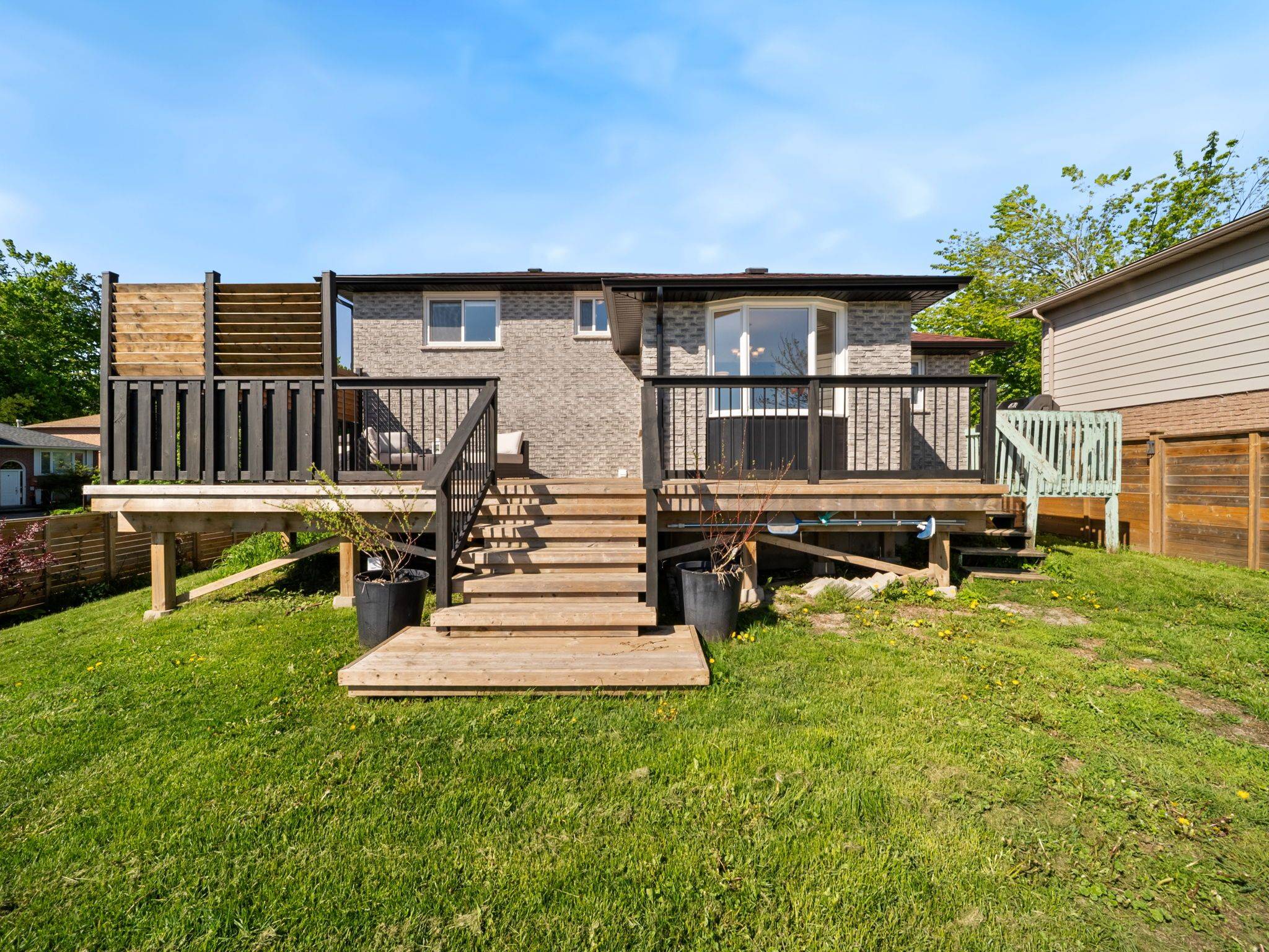 Orillia, ON L3V 7N9,2 Chestnut PL