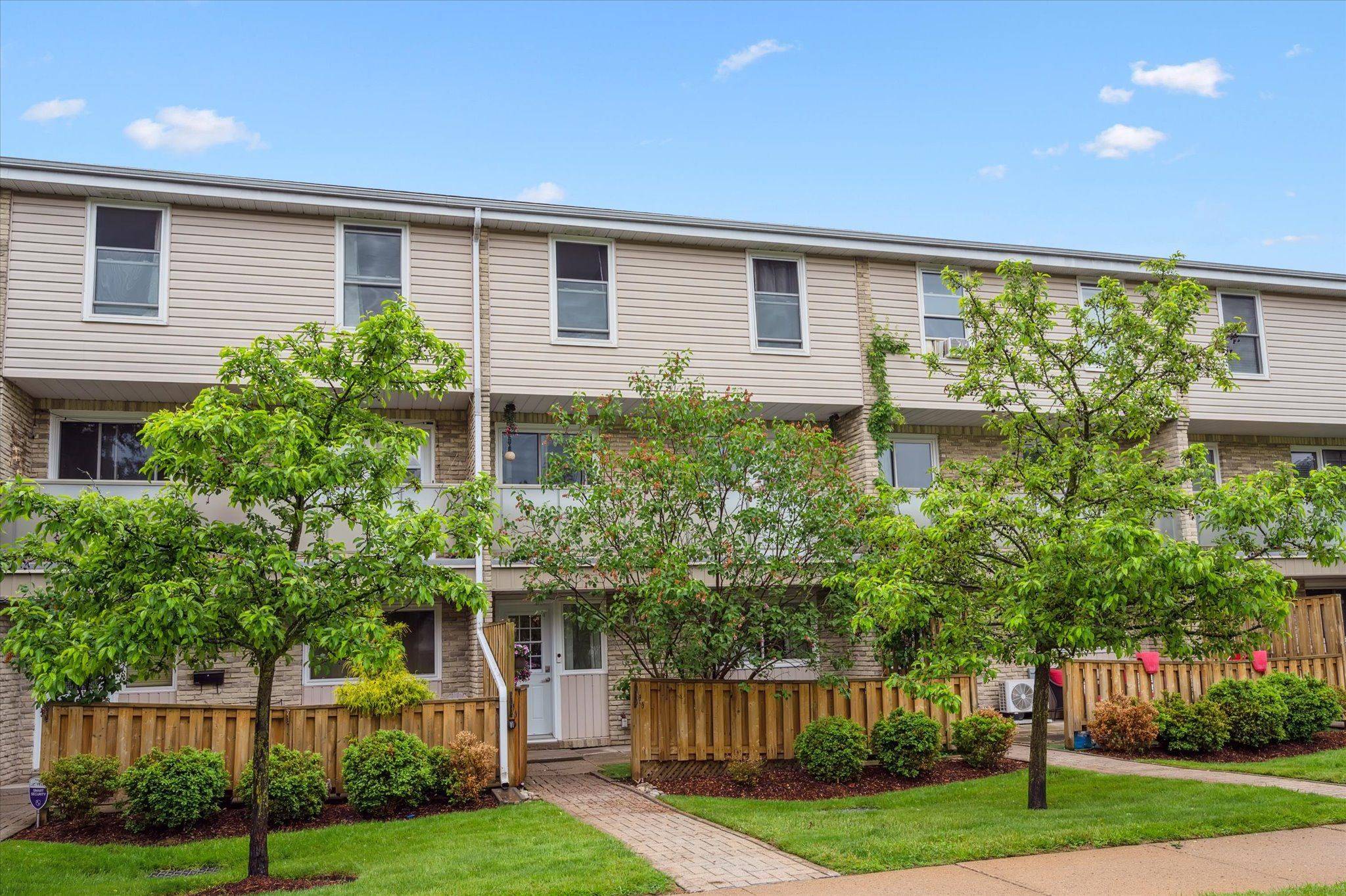 Kitchener, ON N2B 3H5,35 Breckenridge DR #74