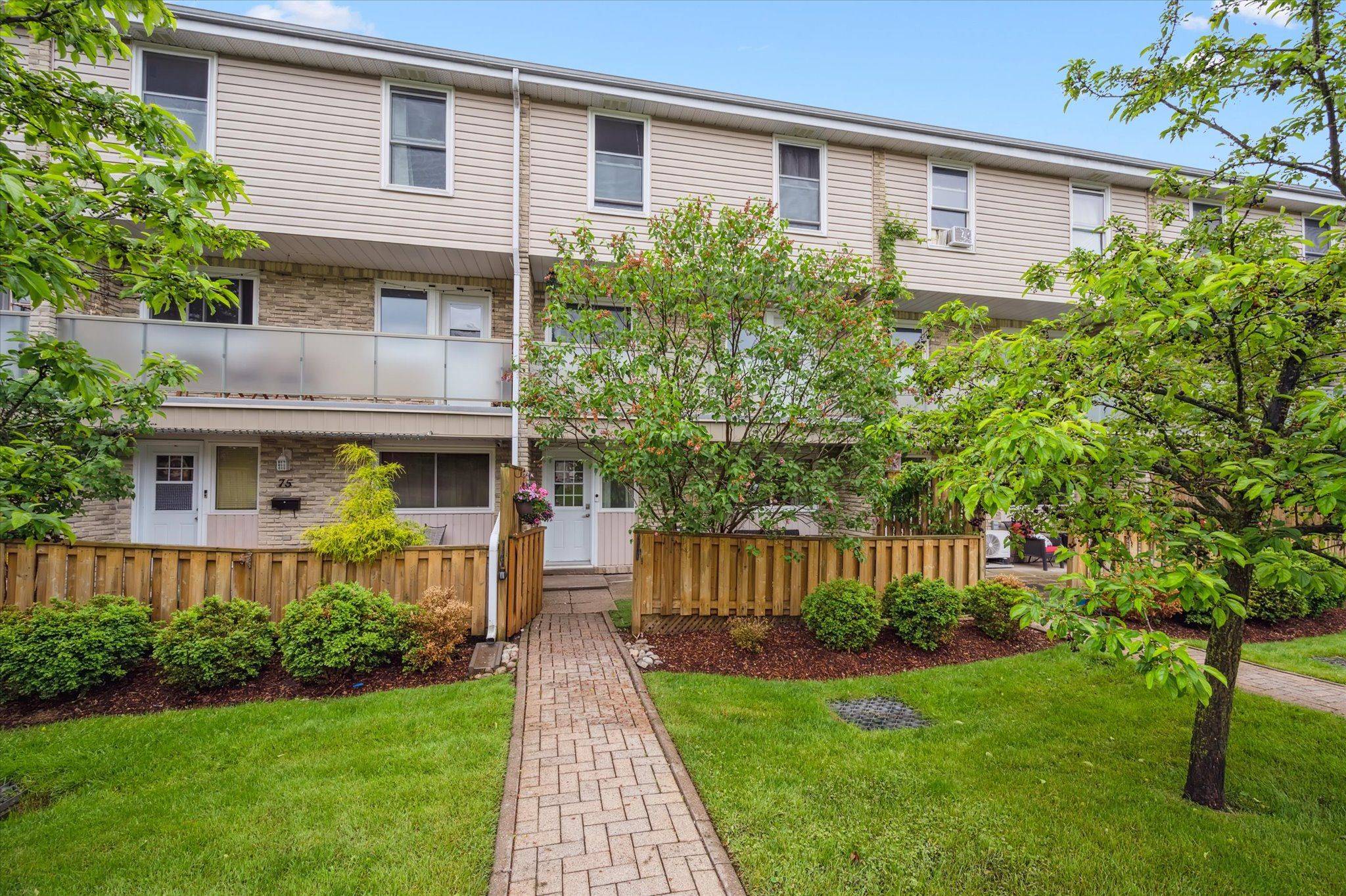 Kitchener, ON N2B 3H5,35 Breckenridge DR #74