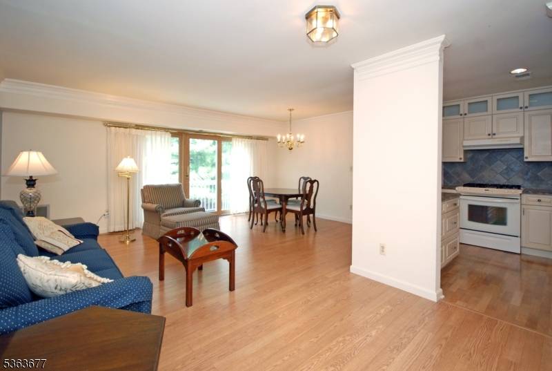 Franklin Twp., NJ 08873,16 Henley Dr #16