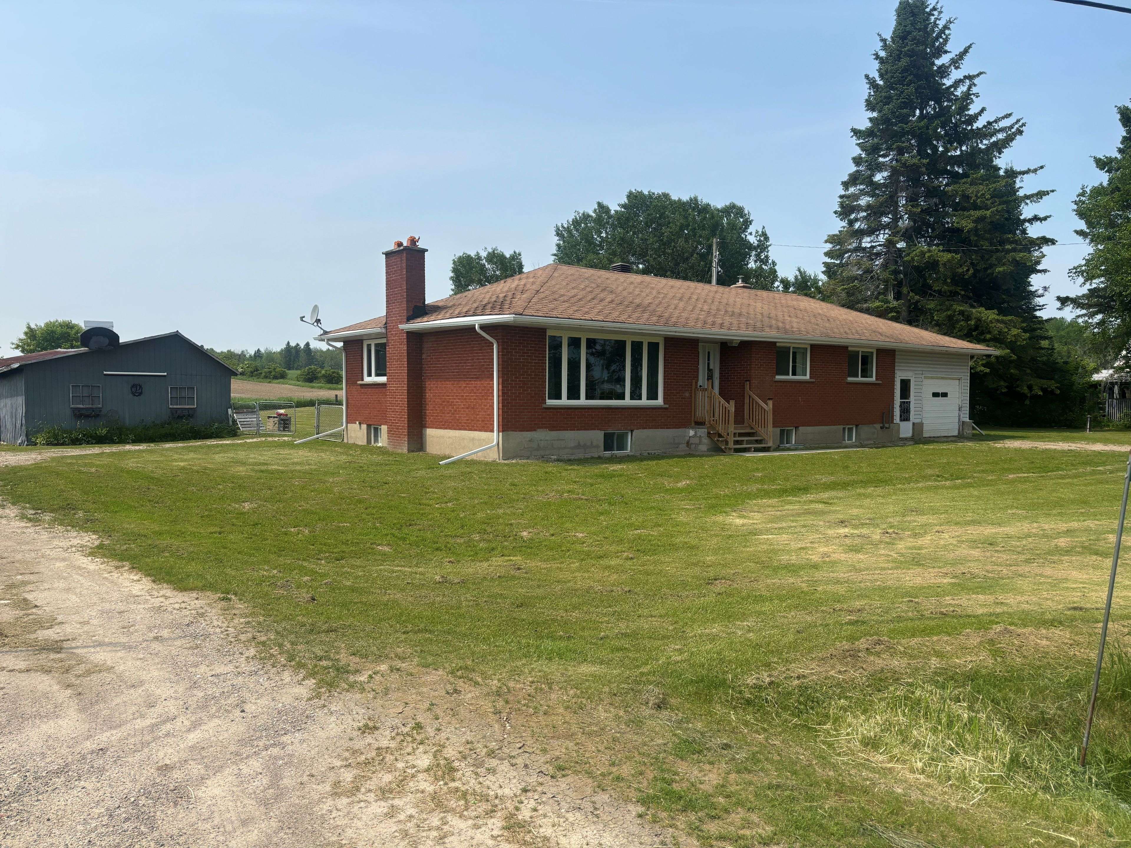 Whitewater Region, ON K0J 1C0,2047 Lapasse RD