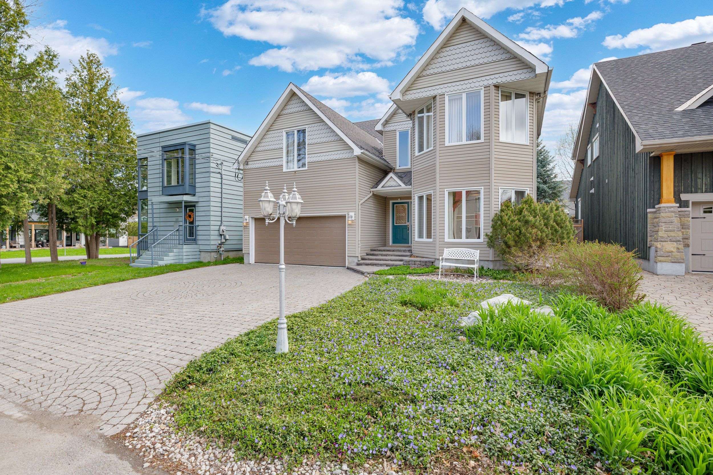 Britannia - Lincoln Heights And Area, ON K2B 5Z5,221 Bradford ST